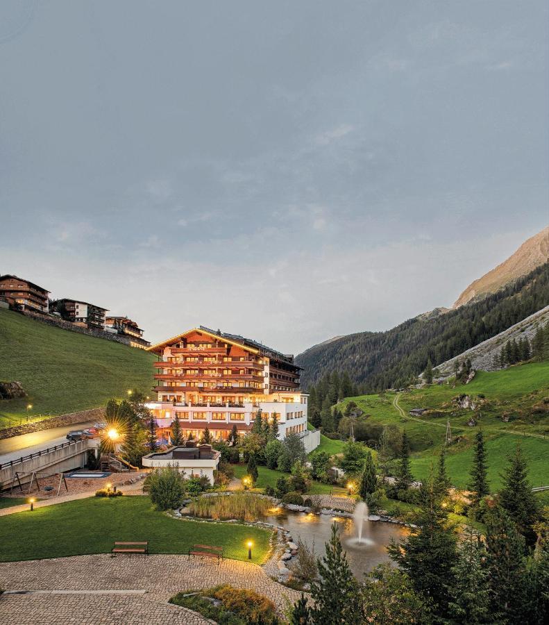 Hotel Alpenhof Tux Bagian luar foto