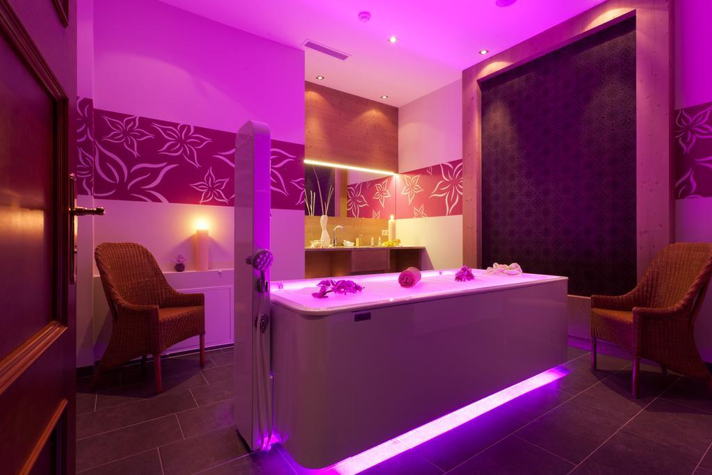 Hotel Alpenhof Tux Bagian luar foto
