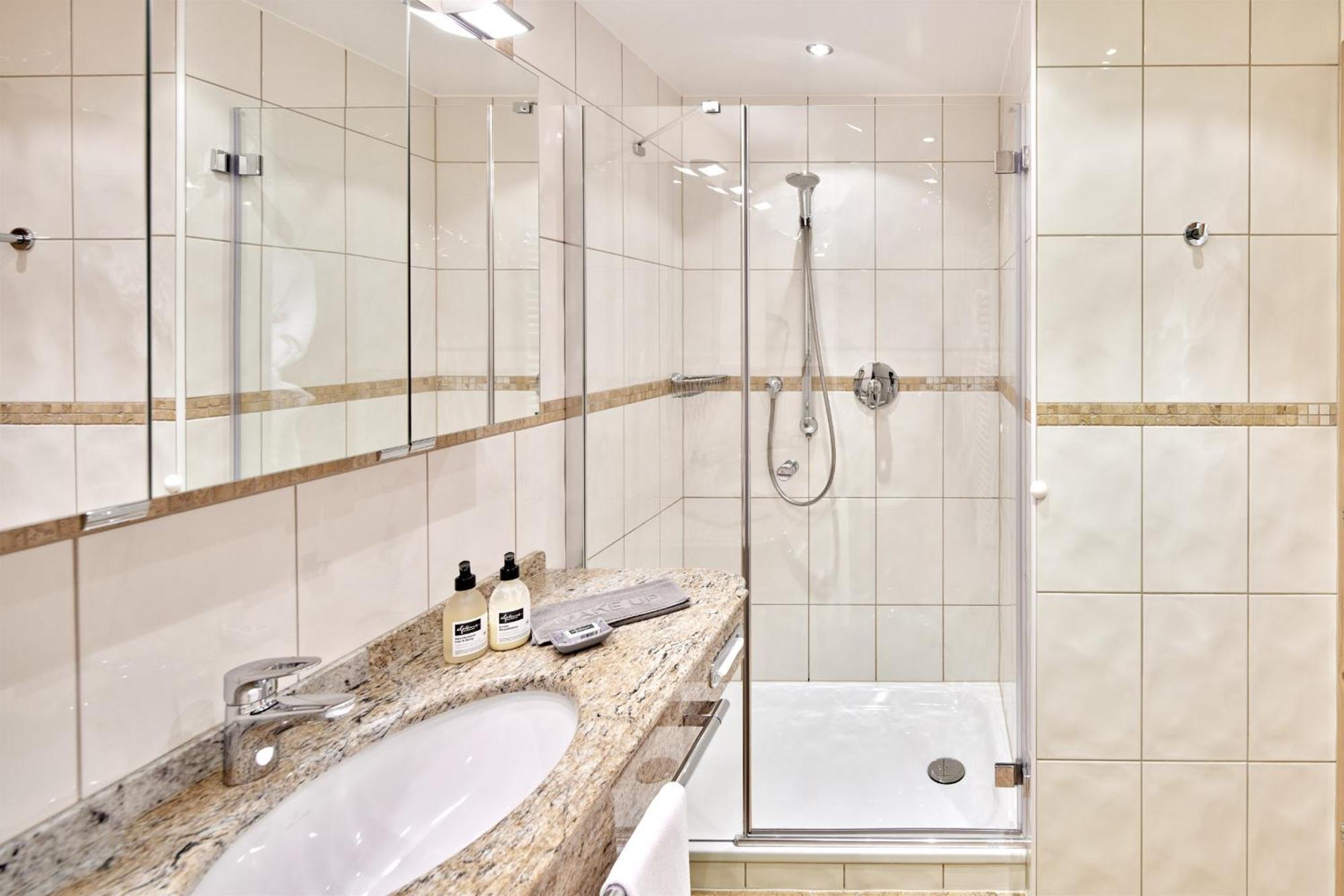 Hotel Alpenhof Tux Bagian luar foto