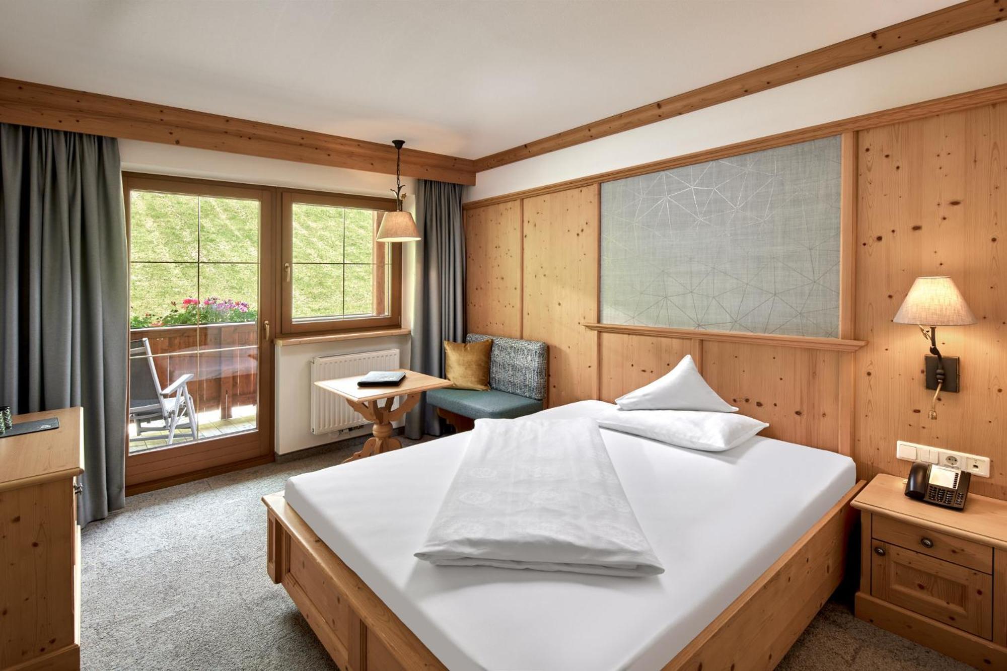 Hotel Alpenhof Tux Bagian luar foto