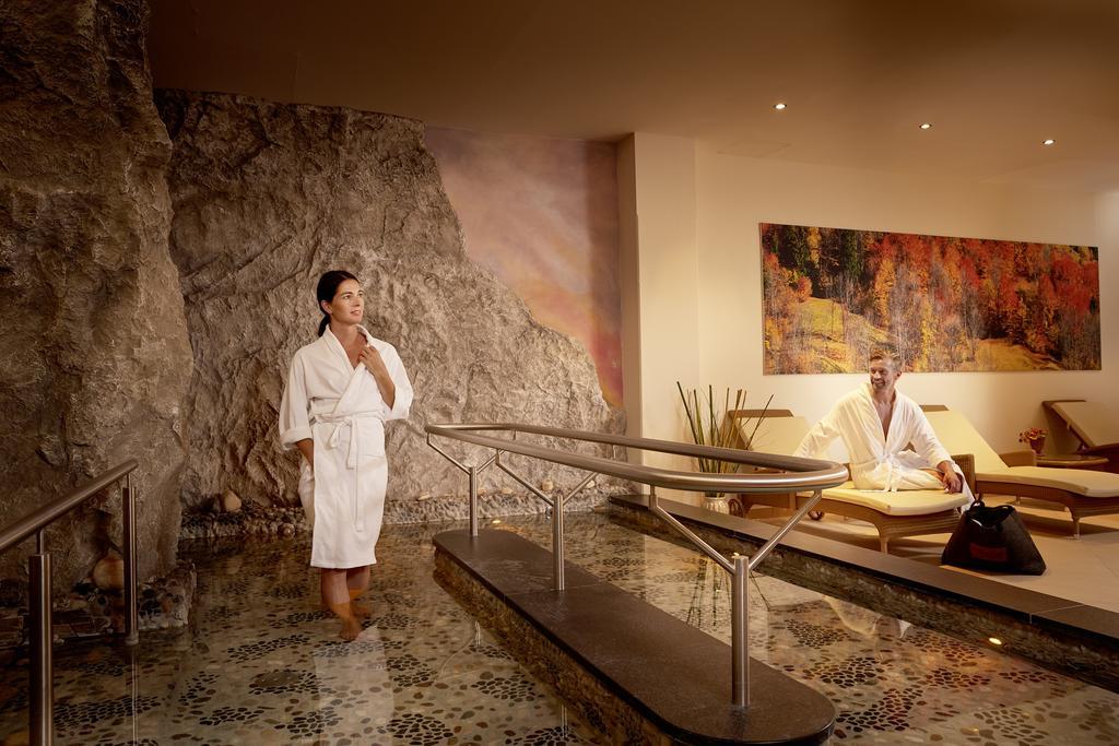 Hotel Alpenhof Tux Bagian luar foto