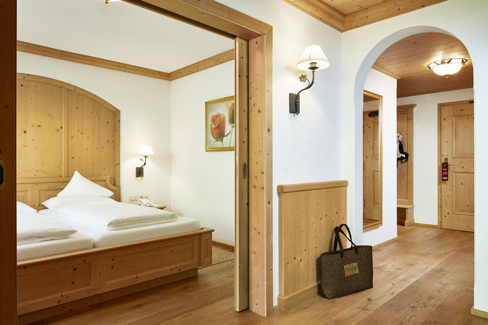 Hotel Alpenhof Tux Bagian luar foto