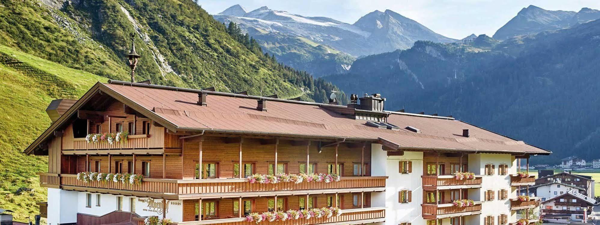 Hotel Alpenhof Tux Bagian luar foto