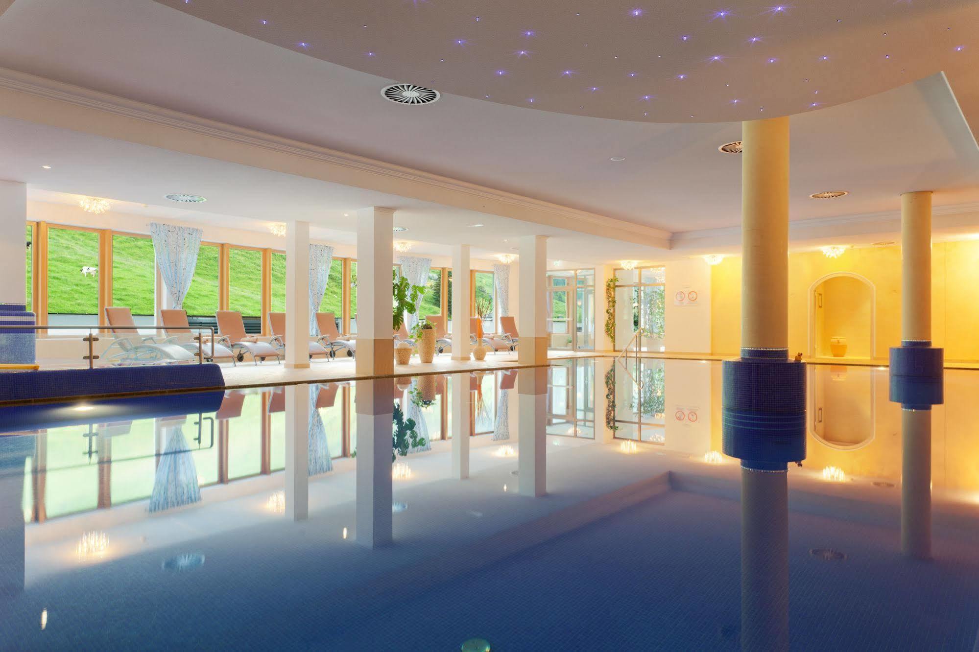 Hotel Alpenhof Tux Bagian luar foto